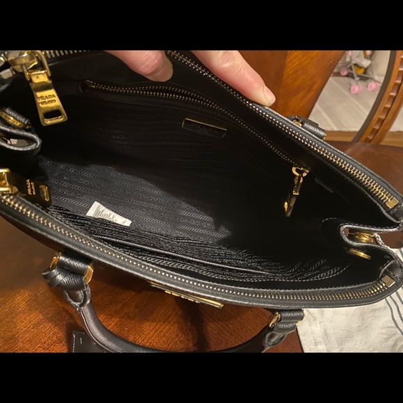 🛑SOLD🛑 Prada saffiano galleria Small - Picture 6 of 13